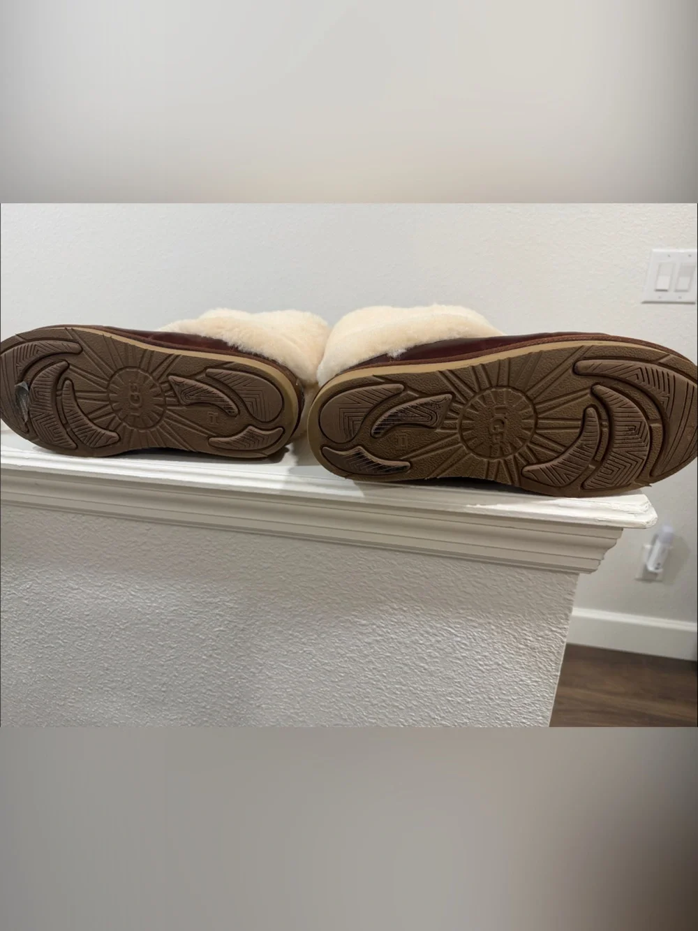 UGG Short Boots in Chestnut with Cream Shearling